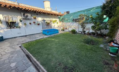 Manuel Castro 1800. Casa en Venta 3 ambientes. Remedios de Escalada.