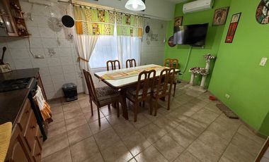 Manuel Castro 1800. Casa en Venta 3 ambientes. Remedios de Escalada.