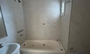 Departamento en venta - 2 Dormitorios 2 Baños - Cochera - 75Mts2 - La Plata
