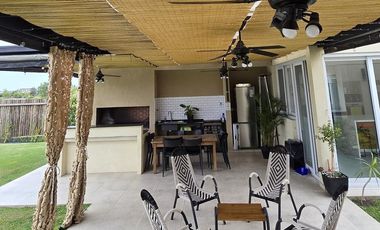 Hermosa casa de 4 ambientes amoblada con acceso propio a la laguna y amenities