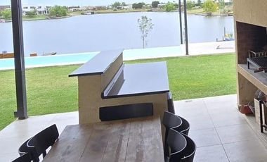 Hermosa casa de 4 ambientes amoblada con acceso propio a la laguna y amenities