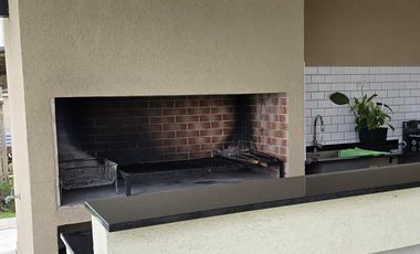 Hermosa casa de 4 ambientes amoblada con acceso propio a la laguna y amenities