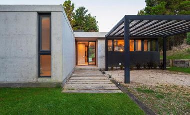 Casa en venta - 4 Dormitorios 4 Baños - Cochera - 1.050Mts2 - Pinamar