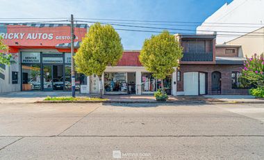 Venta - Casa 3 ambientes con patio + Local al frente - Zona Terminal nueva