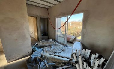 Espectacular casa a terminar en Roldán, 174m2 construidos. Acepta permuta