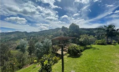 Finca moderna en El Retiro Antioquia