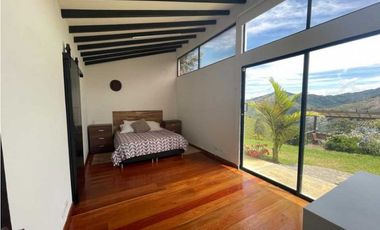 Finca moderna en El Retiro Antioquia