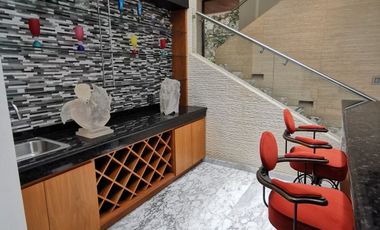 Casa en Venta en Bosques de las Lomas ya Remodelada con Alberca (m2c330)