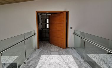 Casa en Venta en Bosques de las Lomas ya Remodelada con Alberca (m2c330)