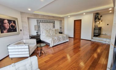 Casa en Venta en Bosques de las Lomas ya Remodelada con Alberca (m2c330)