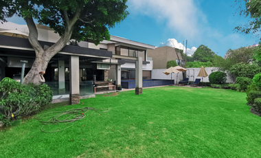 Casa en Venta en Bosques de las Lomas ya Remodelada con Alberca (m2c330)