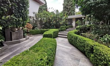 Casa en Venta en Bosques de las Lomas ya Remodelada con Alberca (m2c330)