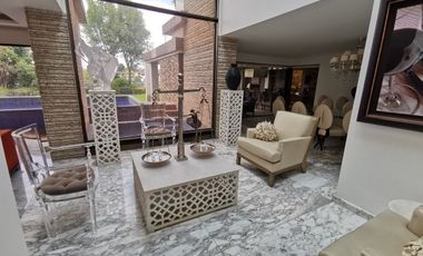 Casa en Venta en Bosques de las Lomas ya Remodelada con Alberca (m2c330)