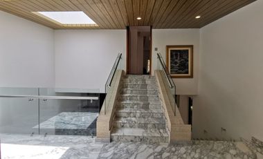 Casa en Venta en Bosques de las Lomas ya Remodelada con Alberca (m2c330)