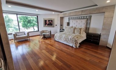 Casa en Venta en Bosques de las Lomas ya Remodelada con Alberca (m2c330)