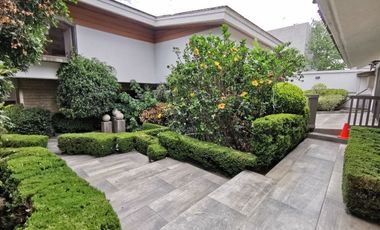 Casa en Venta en Bosques de las Lomas ya Remodelada con Alberca (m2c330)