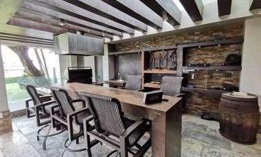 Casa en Venta en Bosques de las Lomas ya Remodelada con Alberca (m2c330)