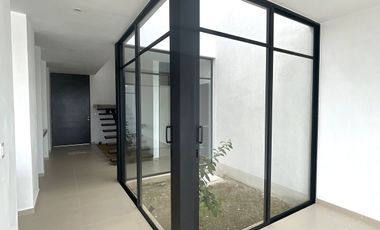 Casa en venta en privada Nadira zona de Conkal