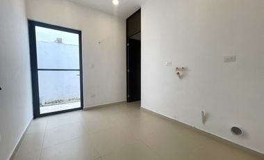Casa en venta en privada Nadira zona de Conkal