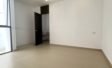 Casa en venta en privada Nadira zona de Conkal