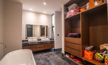 Casa residencial en venta en privada Compostela