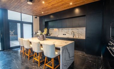 Casa residencial en venta en privada Compostela