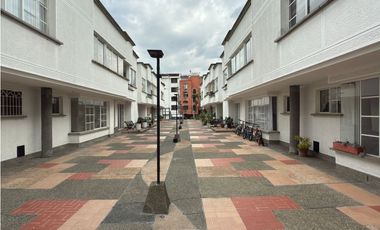 Se Vende Casa en Conjunto Cerrado, Barrio Los lamos-Pereira