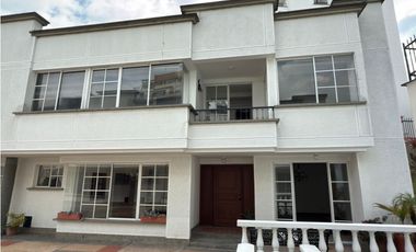 Se Vende Casa en Conjunto Cerrado, Barrio Los lamos-Pereira