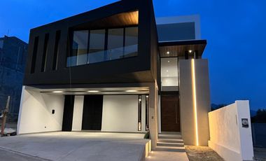 CASA EN VENTA CARRETERA NACIONAL BOSQUES DE LAS MISIONES