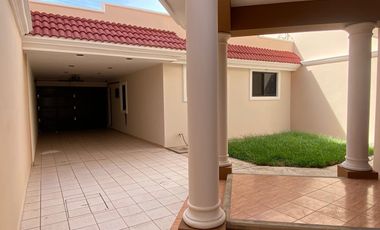 Casa en Venta, Av. Lázaro Cárdenas, Col. María de la Piedad. Coatzacoalcos, Ver.