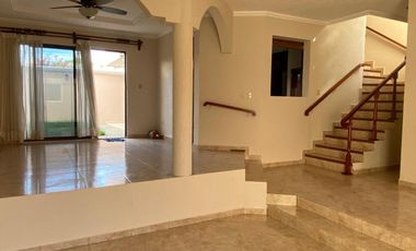 Casa en Venta, Av. Lázaro Cárdenas, Col. María de la Piedad. Coatzacoalcos, Ver.
