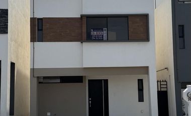 Casa en Renta en Cumbres Residencial