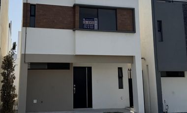 Casa en Renta en Cumbres Residencial