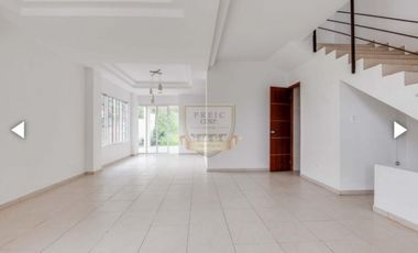 VENTA DE CASA DE DOS NIVELES EN BETHANIA