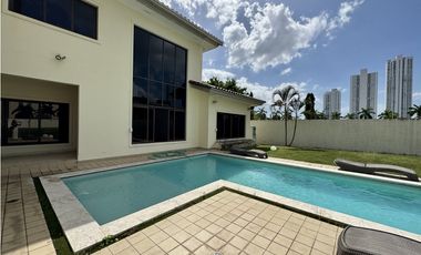 CASA UNIFAMILIAR PASEO DEL PARQUE - COSTA DEL ESTE - VENTA