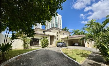 CASA UNIFAMILIAR PASEO DEL PARQUE - COSTA DEL ESTE - VENTA