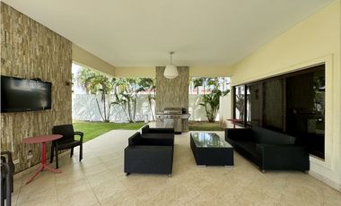 CASA UNIFAMILIAR PASEO DEL PARQUE - COSTA DEL ESTE - VENTA