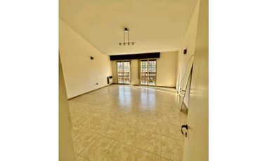 OPORTUNIDAD HERMOSA CASA BARRIO RESIDENCIAL VILLA DOMINGUEZ