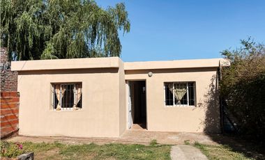 EN VENTA CASA DE DOS DORMITORIOS EN JORGE NEWBERY