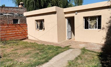 EN VENTA CASA DE DOS DORMITORIOS EN JORGE NEWBERY