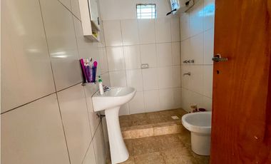 EN VENTA CASA DE DOS DORMITORIOS EN JORGE NEWBERY