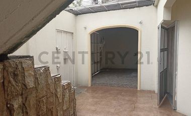 VENTA CASA DE DOS PLANTAS UBICADA AL SUR DE GUAYAQUIL, CDLA. COVIEM AleL