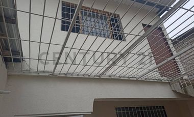 VENTA CASA DE DOS PLANTAS UBICADA AL SUR DE GUAYAQUIL, CDLA. COVIEM AleL