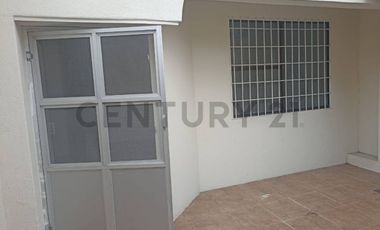 VENTA CASA DE DOS PLANTAS UBICADA AL SUR DE GUAYAQUIL, CDLA. COVIEM AleL