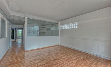 Oficina 100 m2 en Núñez - Excelente imagen profesional y ubicación - Cochera