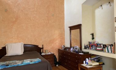 Buena casa en Bosques de las Lomas para actualizar