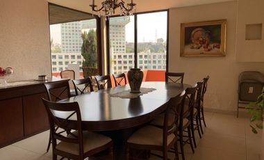 Buena casa en Bosques de las Lomas para actualizar