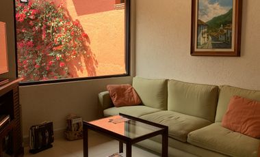 Buena casa en Bosques de las Lomas para actualizar