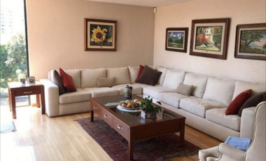 Buena casa en Bosques de las Lomas para actualizar