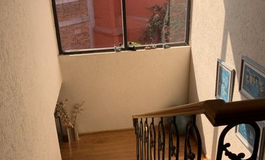 Buena casa en Bosques de las Lomas para actualizar